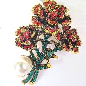 SALE! NEW! Rose Brooch/Pin w/Bezel Resin Pearl & Austrian Crystals in Goldtone